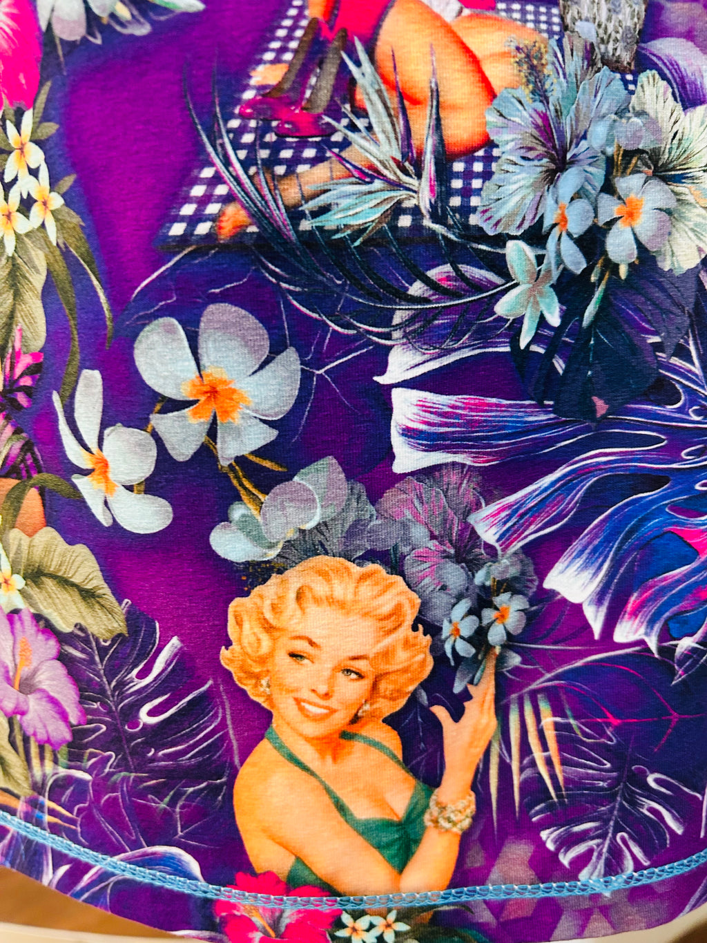 Rock Retroprint auf Lila