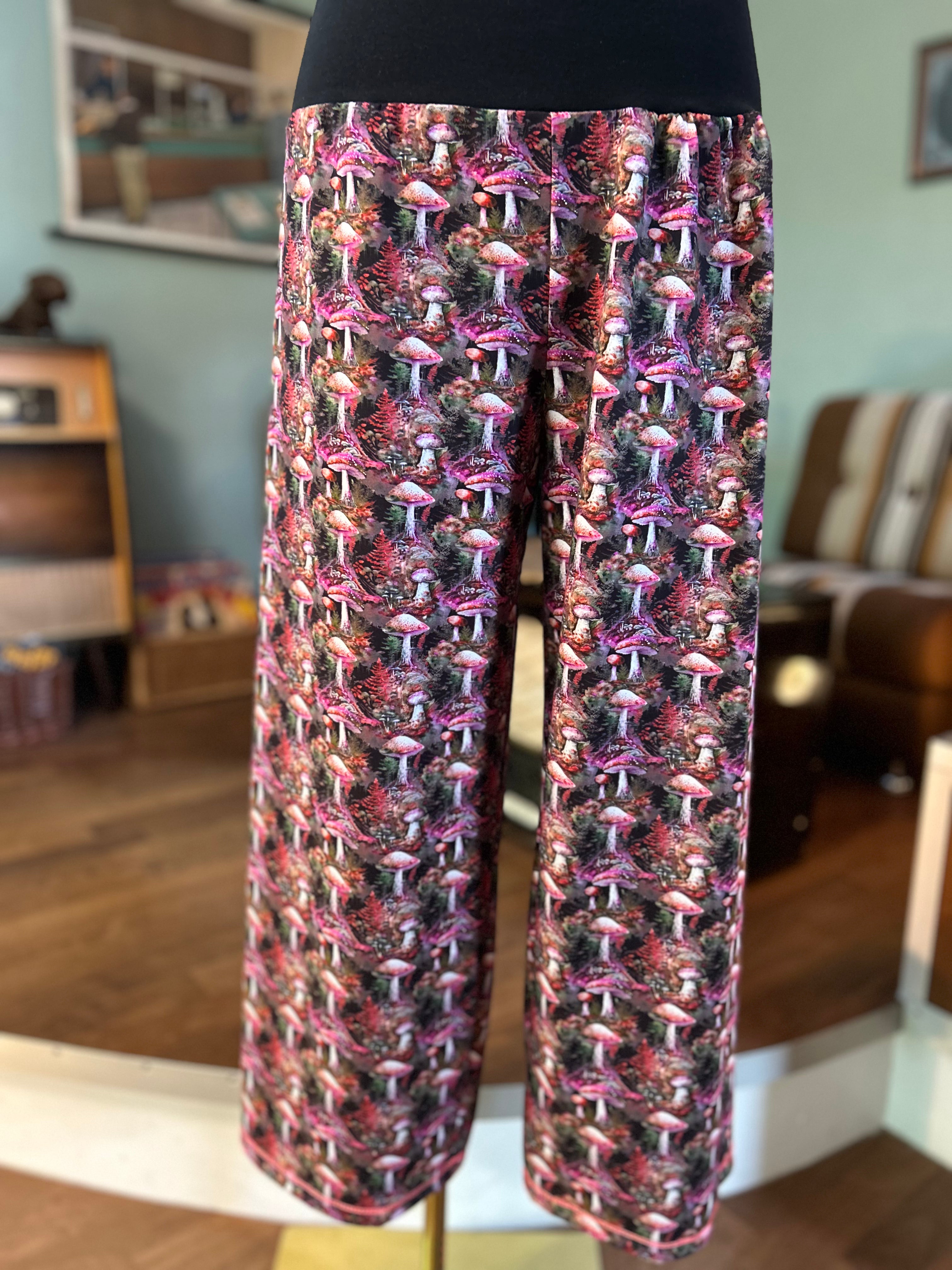 Culotte-Wohlfühlhose Wald und Pilze auf Pink