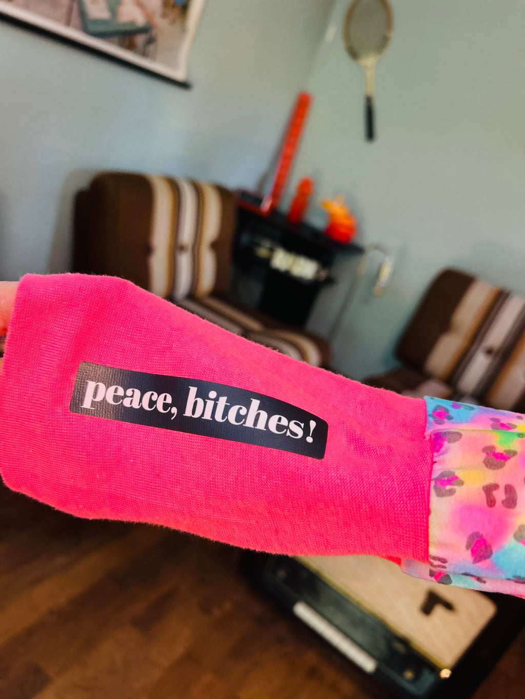 Wohlfühlkleid - Leopint mit Neonpink Peace bitches