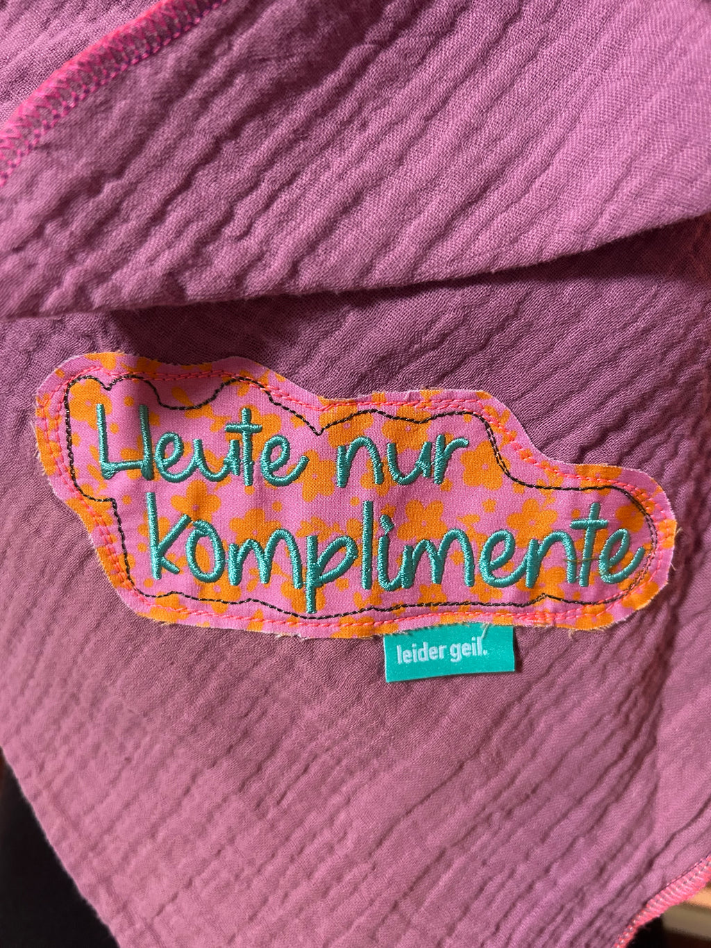 Leo-Musselin-Schal „Heute nur Komplimente“ 💜💚🌺
