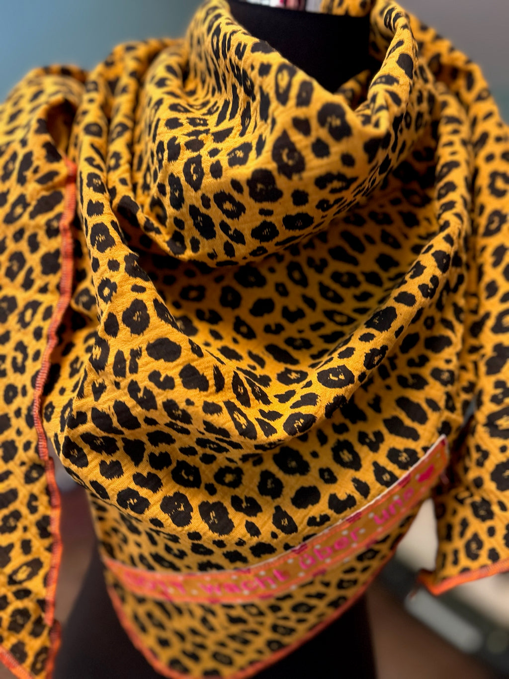 Leopard Print Musselin-Schal mit pinken Details 🐆🩷