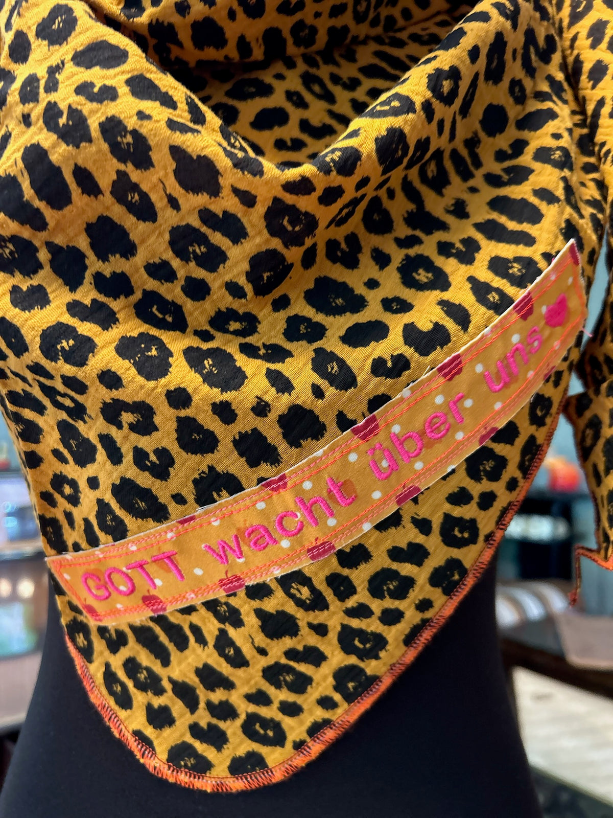 Leopard Print Musselin-Schal mit pinken Details 🐆🩷