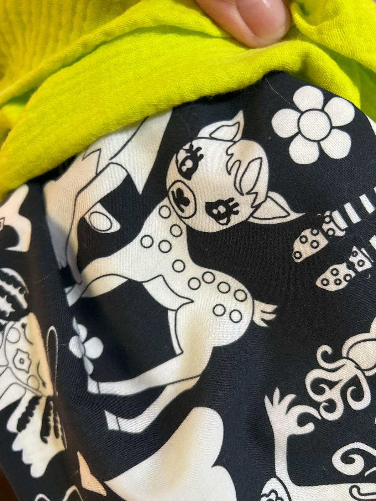 Wendemusselin-Schal mit märchenhaftem Schwarz-Weiß-Motiv 🦄✨