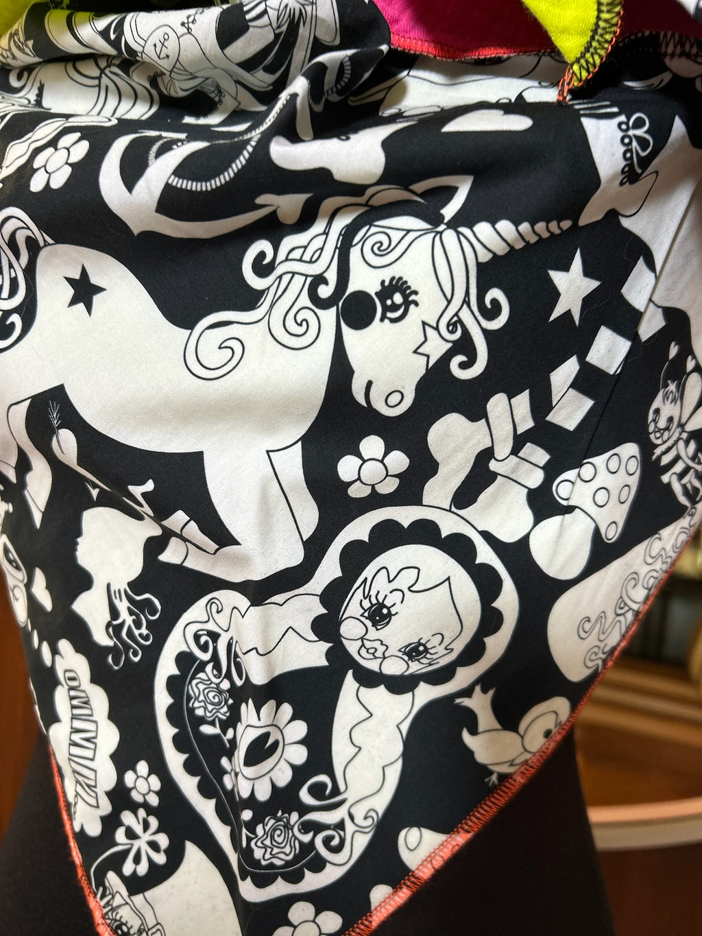 Wendemusselin-Schal mit märchenhaftem Schwarz-Weiß-Motiv 🦄✨